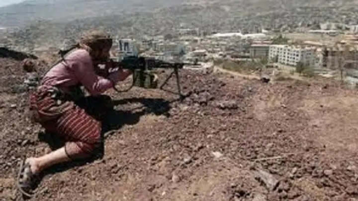 شهود عيان لسياج: قناص يصيب طفلة في رأسها بمدينة تعز